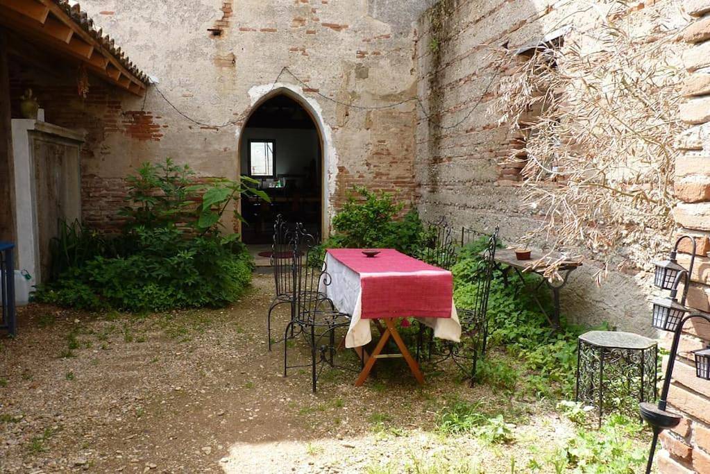 Appartement entier, One-Bedroom Apartment in Coufouleux, Région d'Albi
