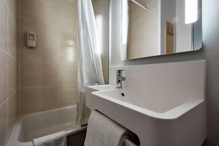 Hôtel pour 4 personnes à Le Val-Saint-Père - 3