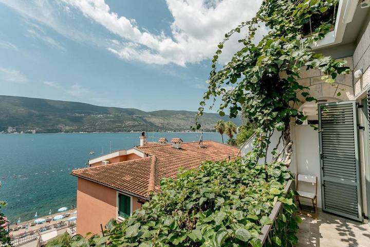 Apartament wakacyjny dla 4 osób, z Balkon i Taras oraz Ogród i Basen w Herceg Novi