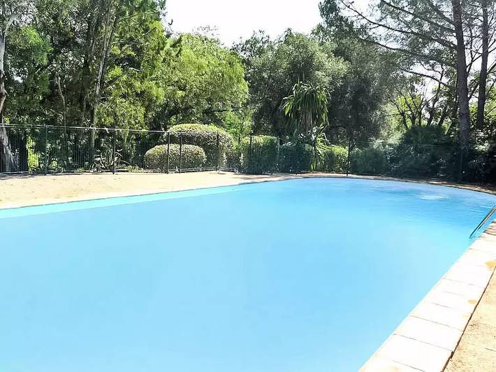 Appartement de vacances pour 4 personnes, avec piscine et terrasse
