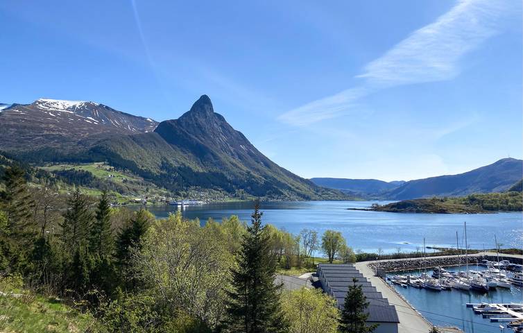 Ferienhaus für 4 Personen mit Garten in Ørsta