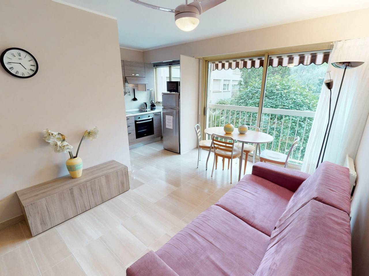 Studio entier, Studio rénové au calme avec alcôve in Menton, Région de Nice