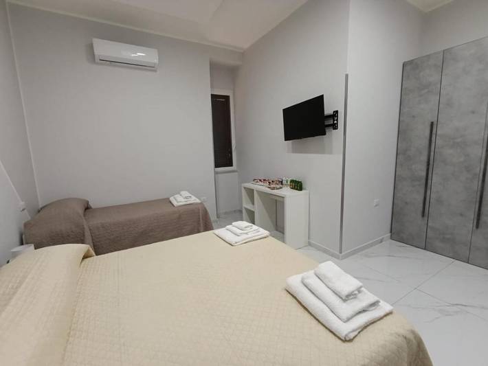 Gîte pour 2 personnes, avec terrasse ainsi que jardin et piscine dans Maddaloni - 4