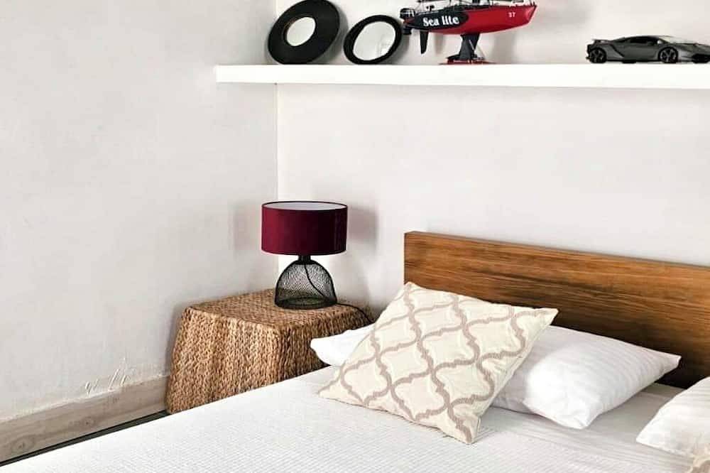 Ostuni Beachfront Villa with Pool & Private Parking, Luxury Holidays in Monticelli, Salento