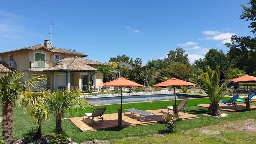 Maison d’hôte pour 4 personnes, avec piscine ainsi que vue et jardin