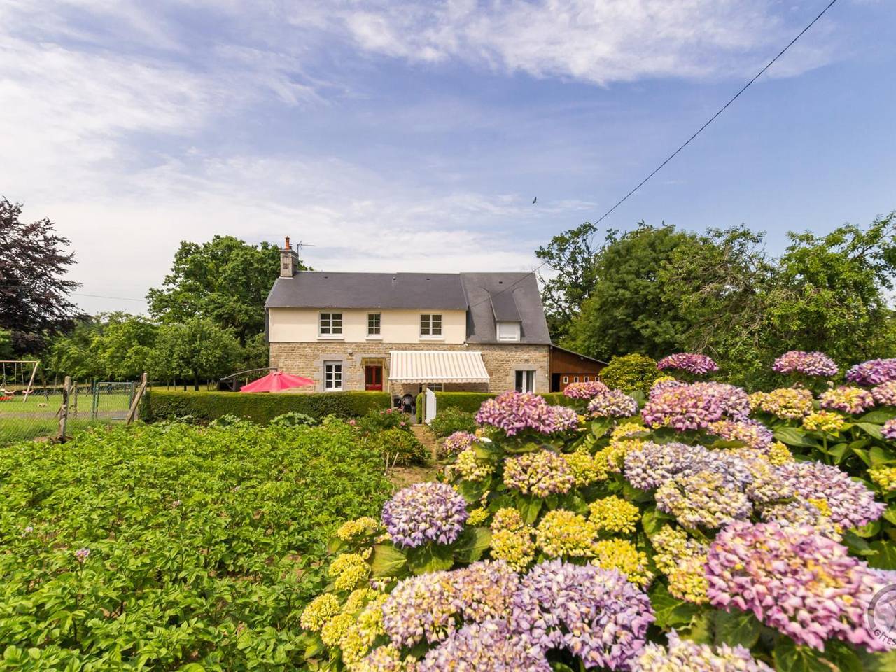 Casa campestre tranquila con wifi y mascotas permitidas, cerca de sitios culturales in Villedieu-les-Poêles, Côte de la Déroute