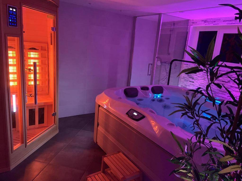 Appartement entier, One-Bedroom Apartment in Deuil-la-Barre, Val-d'Oise