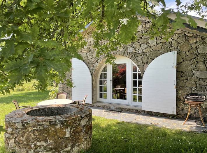 Gîte pour 4 personnes, avec jardin et piscine ainsi que vue sur le lac et terrasse dans l' Hérault - 2