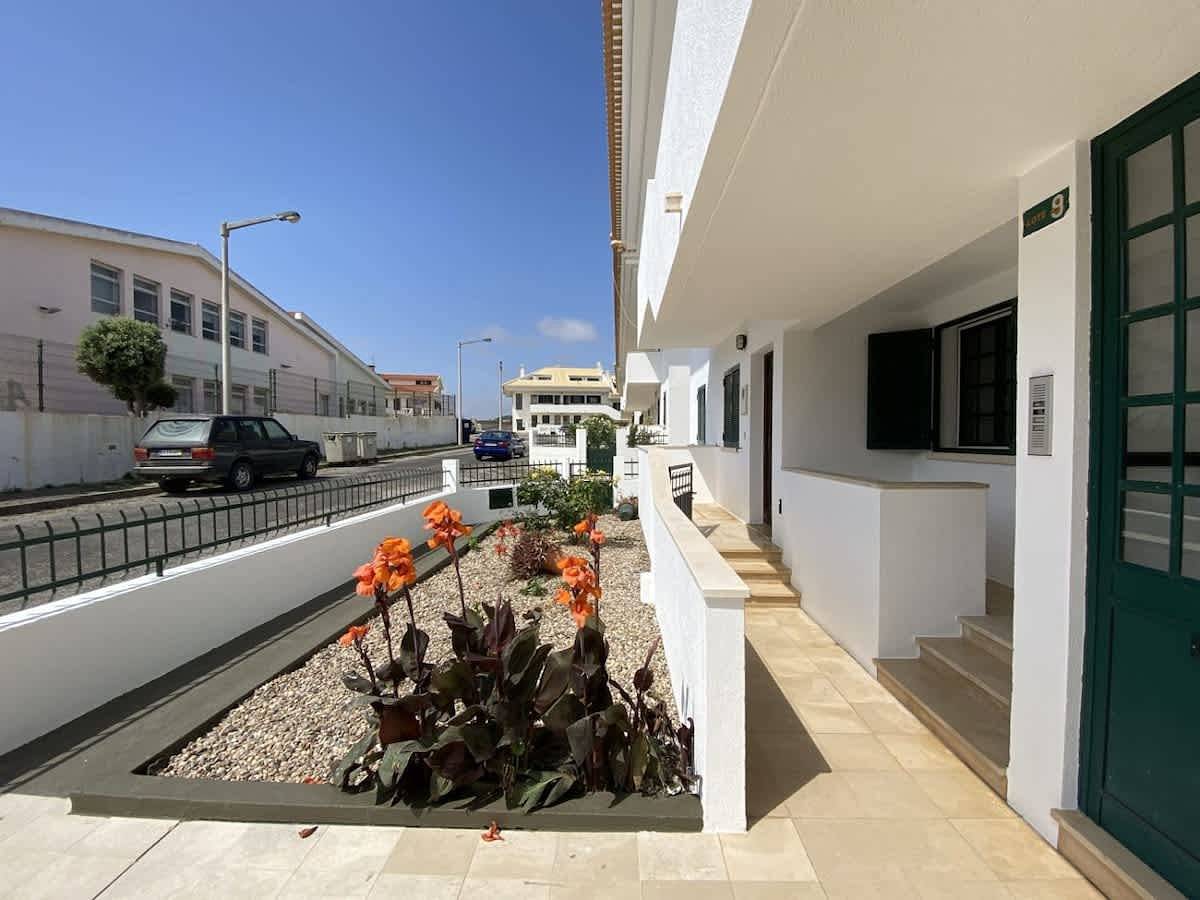 Ganze Wohnung, Ferienwohnung für 2 Personen mit Balkon/Terrasse in Praia da Areia Branca, Lourinhã
