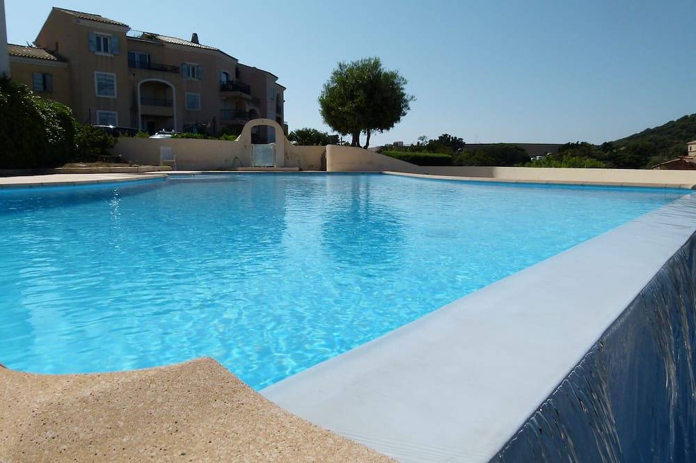 Appartement entier, Appartement 2eme et dernier Etage d'une petite Résidence avec Piscine et Vue Mer in Corbara, Région de Calvi