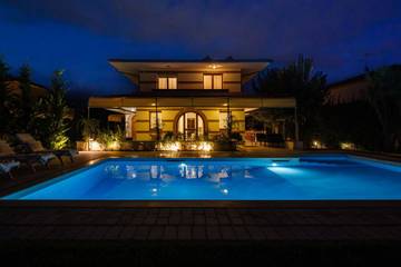 Ferienwohnung für 14 Personen, mit Sauna und Garten sowie Pool und Whirlpool in Forte dei Marmi