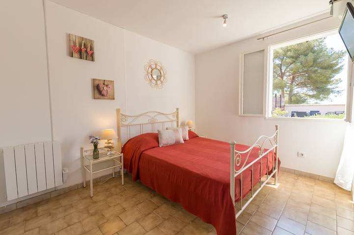 Location de vacances pour 8 personnes, avec terrasse et jardin dans Plage Du Pradeau - 4