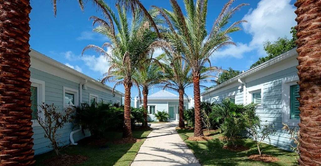 New Caribbean home. Resort access to pool in Upper Matecumbe Key, Islamorada