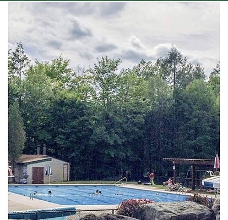 Cottage for 11 Guests in Pocono Mountains