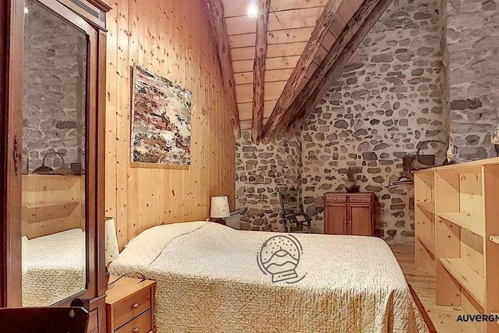 Location de vacances pour 2 personnes, avec jardin, animaux acceptés à Chambon-sur-Lac - 4