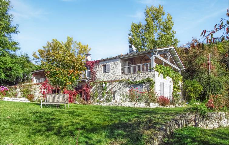 Gîte pour 4 personnes, avec terrasse et jardin à Saint-Salvy