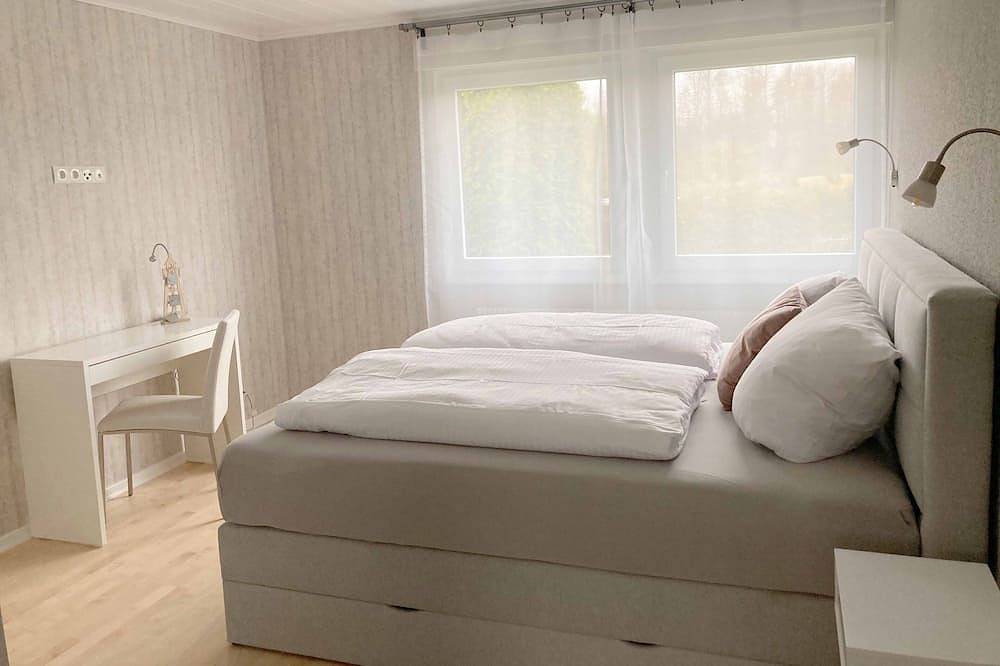 Ganze Wohnung, Ostsee Ferienwohnung 100qm bis 6 Pers., 1.000 qm eingezäunter Garten in Kraksdorf, Neukirchen