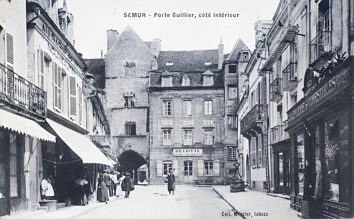 Les chambres d'hôtes de la Porte Guillier - Chambre de l'Ancienne Comédie in Semur-en-Auxois, Montbard region