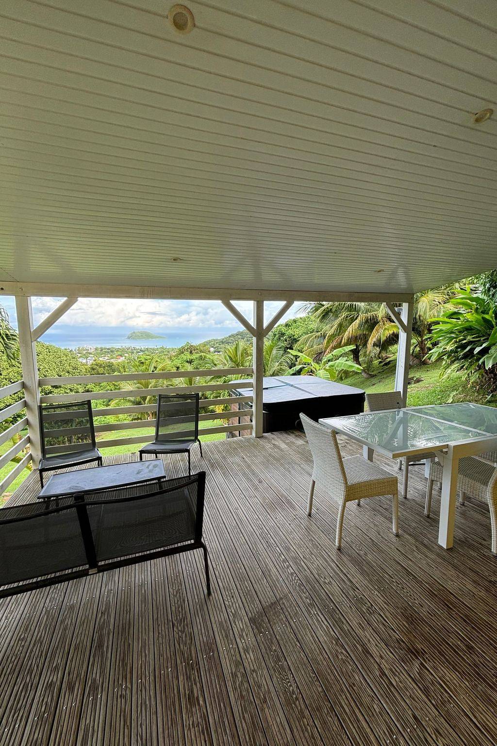 Ganze Wohnung, Wunderschönes Ferienhaus mit Meerblick und privatem Spa in Deshaies, Guadeloupe