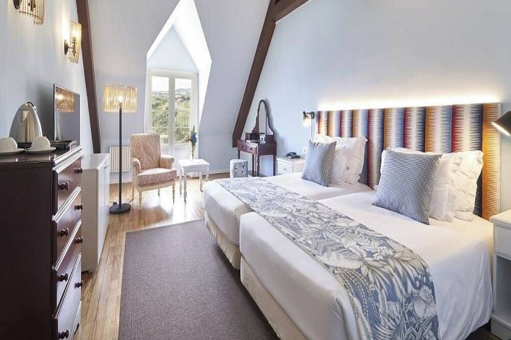 Scenic Twin Room with Balcony! Outdoor Pool, Buffet Breakfast, Free Parking! in Santana, Madeira