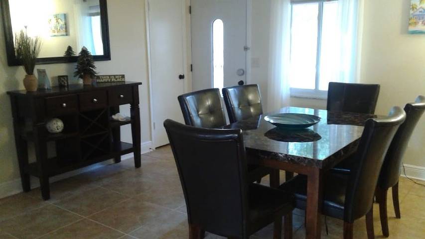 Ferienhaus für 7 Personen, mit Terrasse und Pool sowie Garten - 1