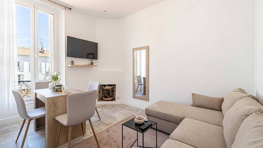 Gîte pour 4 personnes, avec balcon/terrasse dans Gare De Cannes