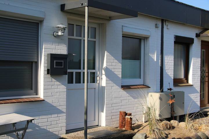 Ferienwohnung für 3 Personen, mit Terrasse und Garten in Büsumer Deichhausen