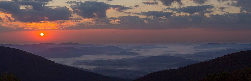 Ganze Wohnung, Kommen Sie und genießen Sie die Farben des Herbstes - atemberaubende Aussicht, 5-Sterne-Annehmlichkeiten und Zugangspässe in Wintergreen, Nelson County
