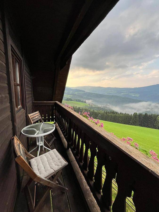 Ferienwohnung für 2 Personen, mit Sauna und Ausblick sowie Balkon und Pool in Deutschlandsberg