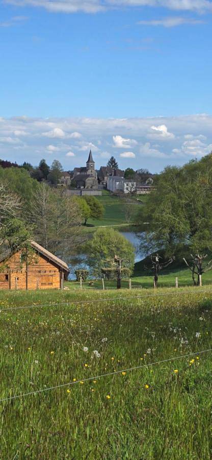 Hôtel pour 2 personnes, avec terrasse à Camps-Saint-Mathurin-Léobazel - 2