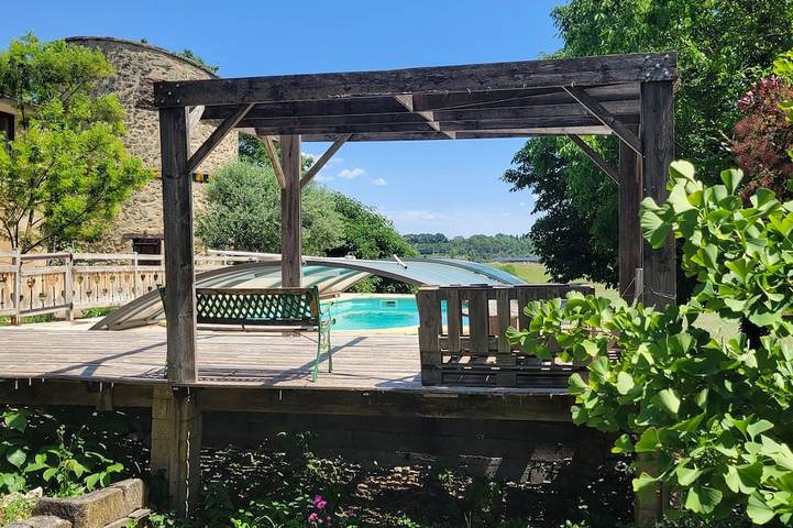 Entire apartment, 4-person gîte in 17th-century bastide, swimming pool, large garden, patio in Forcalquier, Parc naturel régional du Luberon