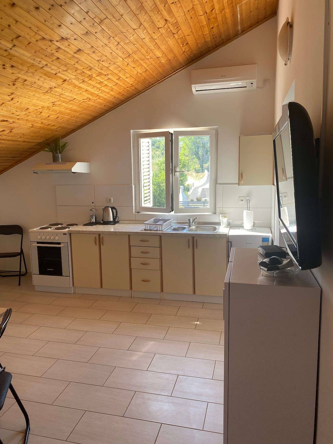 Appartement entier, Appartement d'une chambre avec le balcon et la vue sur le mer Preko, Ugljan A-23327-a in Poljana, Île d'Ugljan