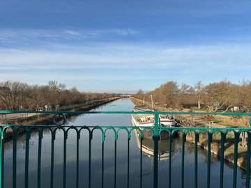 Gîte pour 6 personnes, avec jardin à Cers