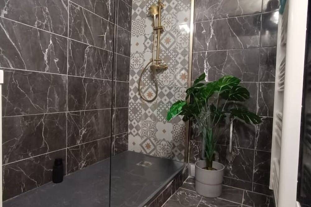 Entire apartment, Bagnol Chill - Your cosy cocoon 30 min from Avignon (4 pers.) in Bagnols-sur-Cèze, Nimes region