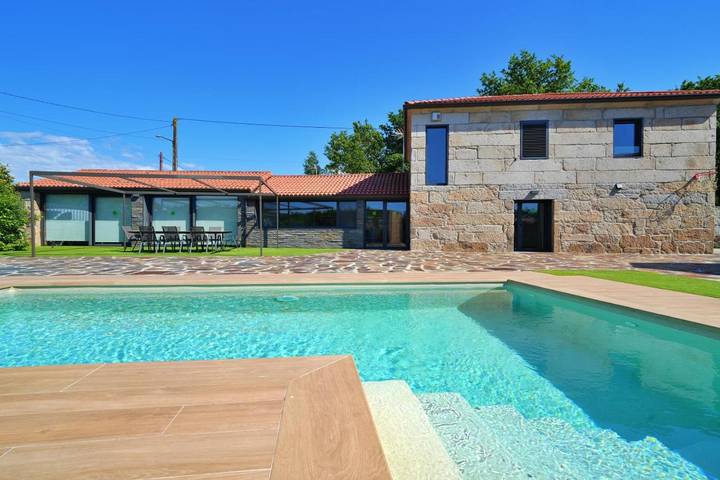 Casa de vacaciones para 8 personas, con Jacuzzi y Terraza además de Jardín y Piscina en Ribadumia