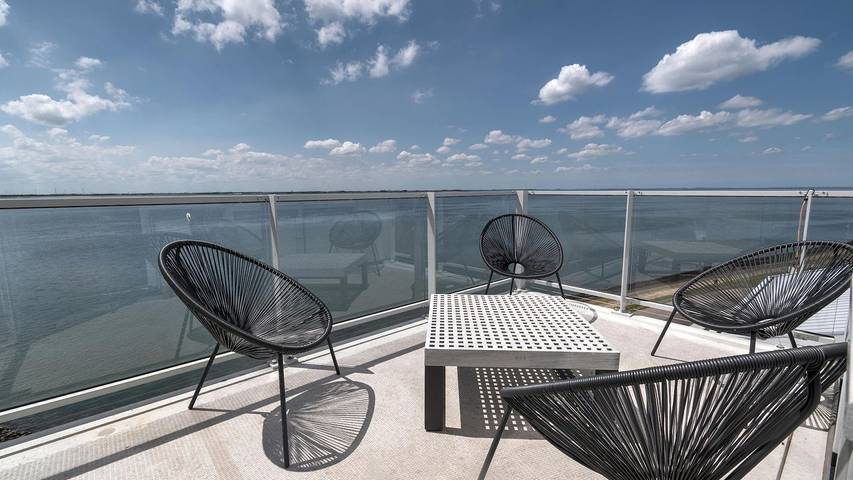 Vacation apartment for 4 people, with terrace in Zeeland