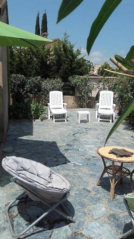 Maison de vacances pour 6 personnes, avec piscine ainsi que terrasse et jardin