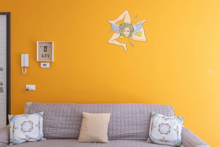 Entire apartment, Apartment 'Casa Frida' with Balcony, Wi-Fi and Air Conditioning in Porticello, Santa Flavia