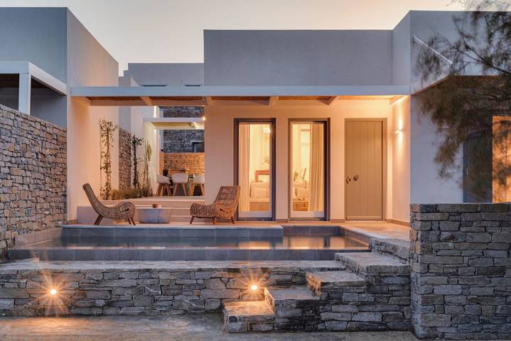 Beautiful Beachfront Villa | Villa Summer | 3 Bedrooms | Astonishing Sea Views & Private Pool | Molos in Paros