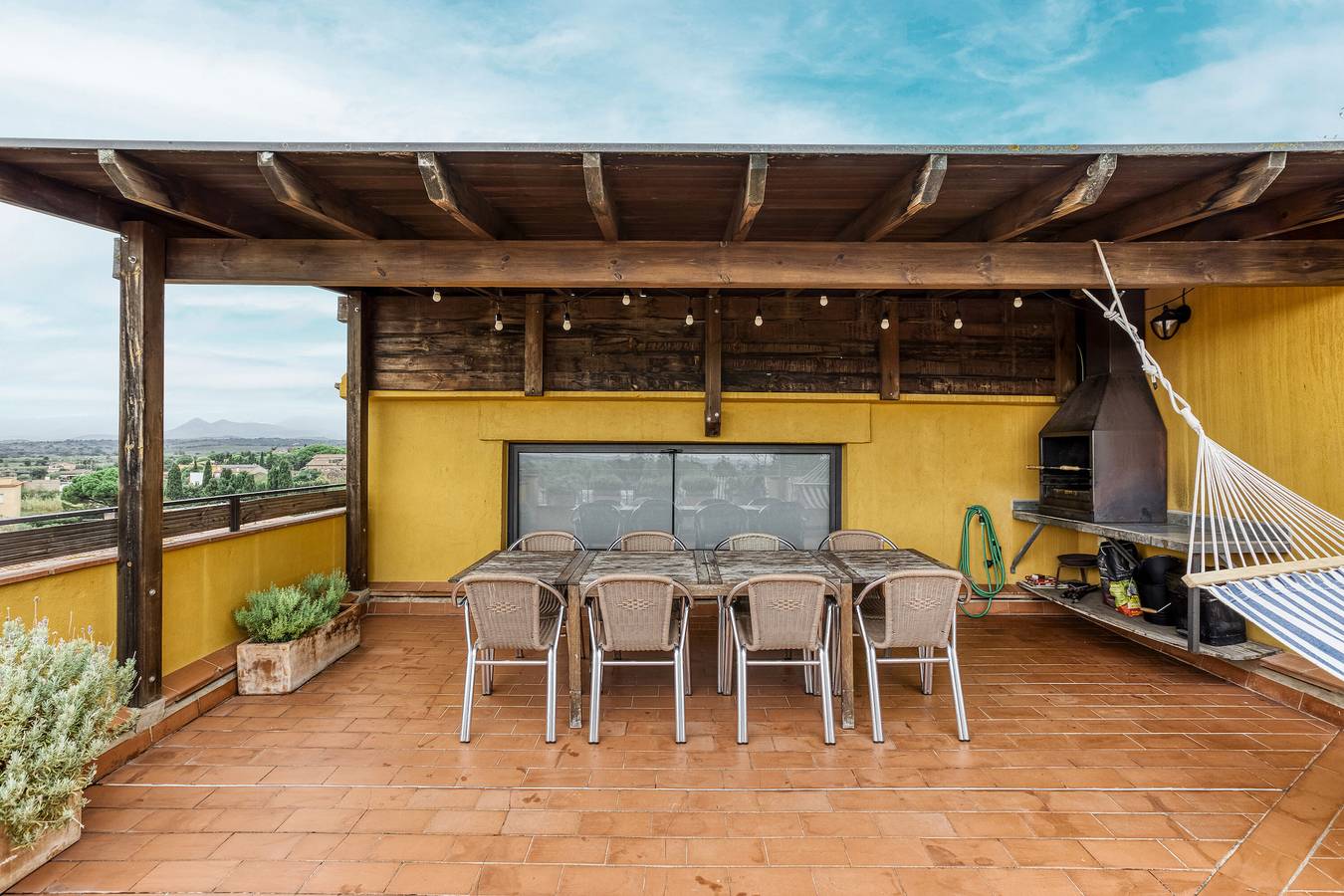 Landhaus 'El Torn' mit Bergblick, Wi-Fi und Klimaanlage in Garriguella, Oberampurien