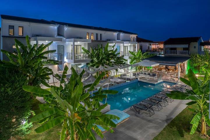 Gîte pour 3 personnes, avec vue ainsi que jardin et piscine dans Pefkochori