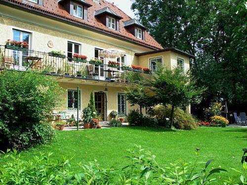 Hotel für 3 Personen, mit Terrasse und Garten in Salzburg - 2