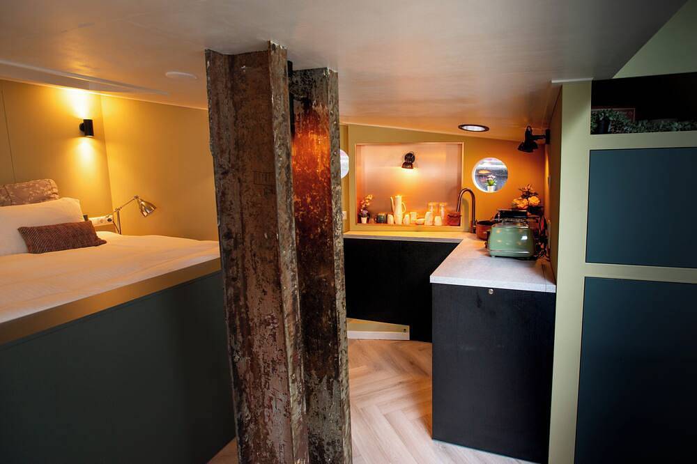 Luxurious wellness houseboat - Sailors Suite in Holländische Küste