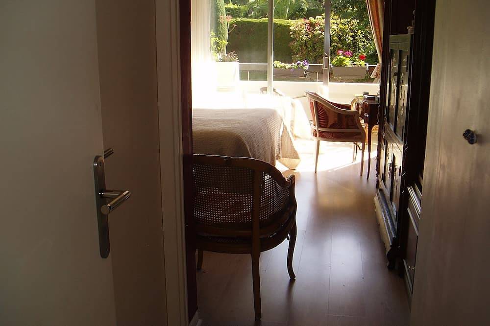 Geheel appartement, Rustige residentie Geclassificeerd park, zwembad in Le Cannet, Cannes regio
