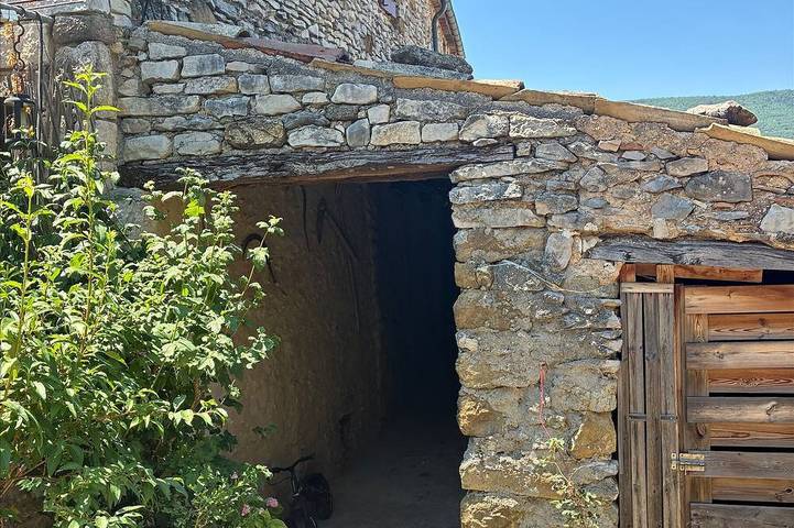 Appartement entier, Gite Les Pierres Séches les Andrieux 2/3 Banon in Banon, Région de Forcalquier