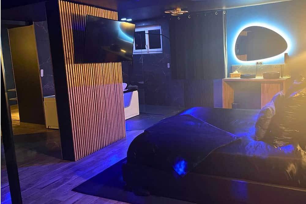 Entire apartment, Casanova Suite : Private Spa and Escape Love Game in Niort, Niort region