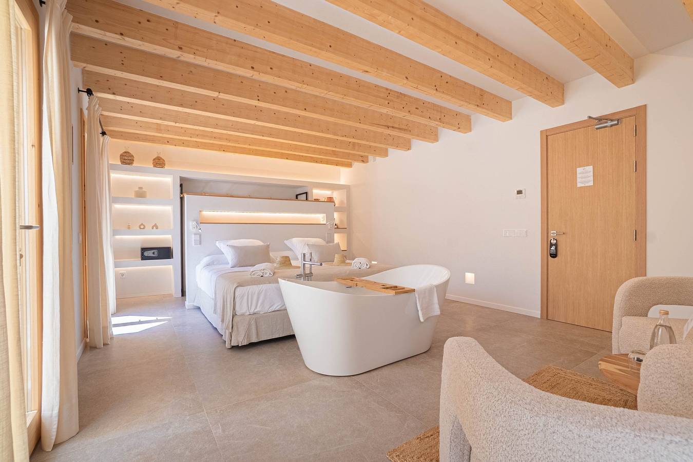Room '201 - Junior Suite Con Balcón' with Sea View, Wi-Fi and Air Conditioning in Capdepera, East Majorca