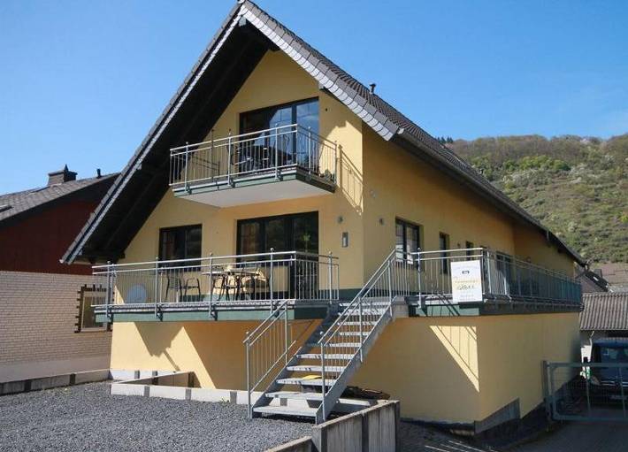 Gîte pour 4 personnes, avec vue et balcon à Ernst