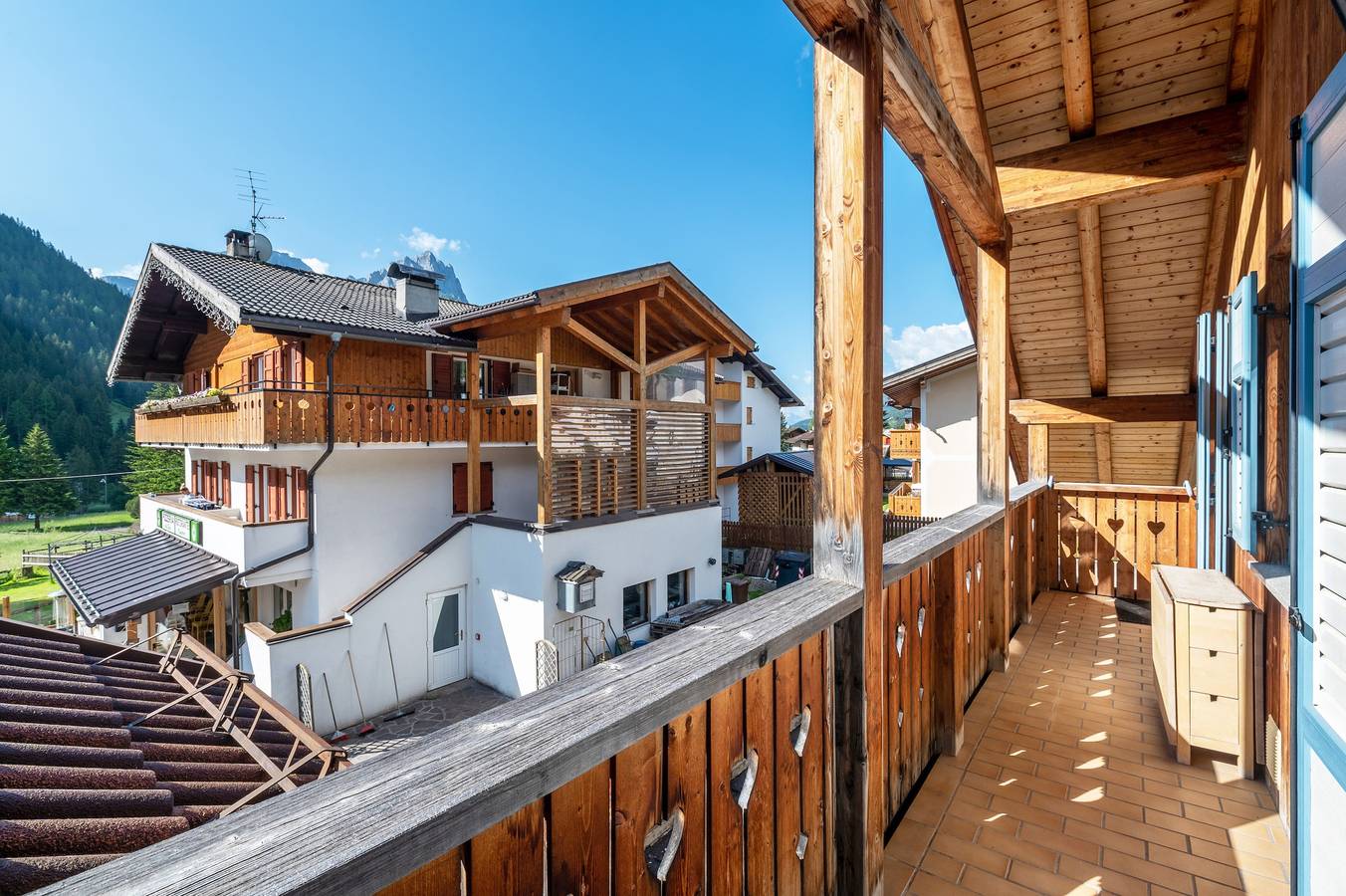Appartamento intero, Appartamento 'Davide' con vista sulle montagne, giardino privato e Wi-Fi in Pera di Fassa, San Giovanni di Fassa