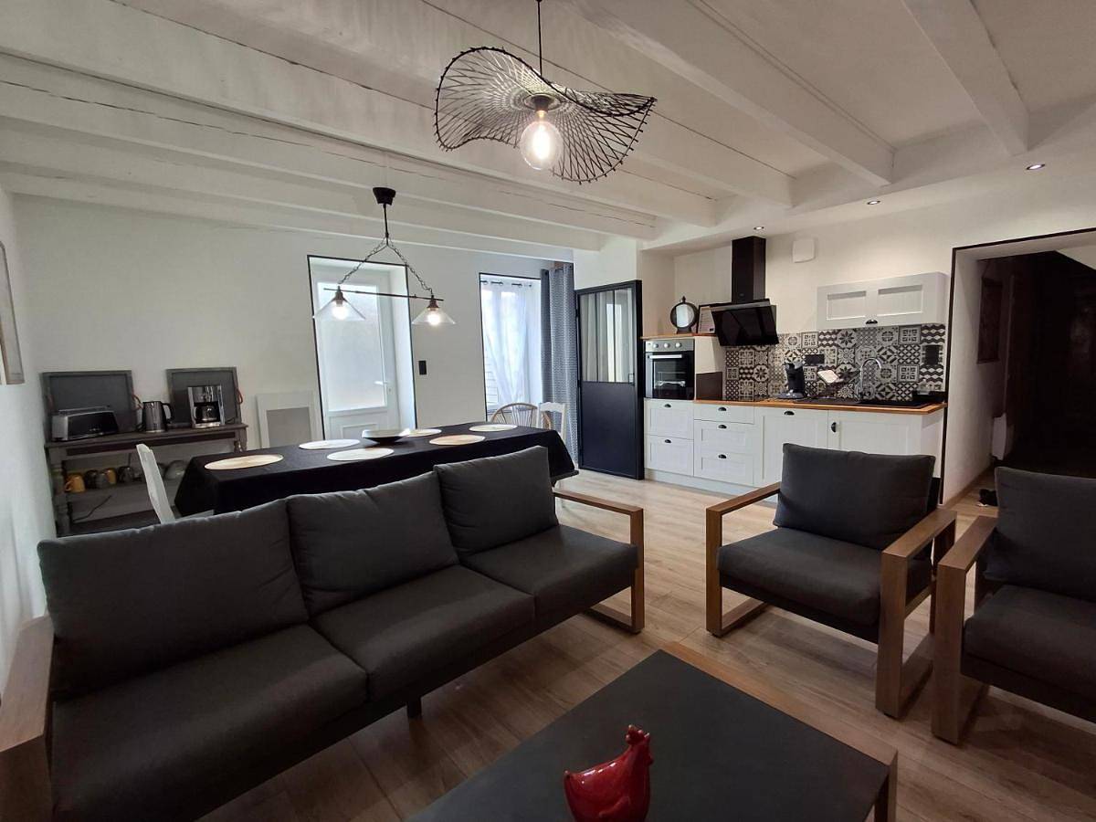 Four-Bedroom House in Les Herbiers, Vallée de la Loire